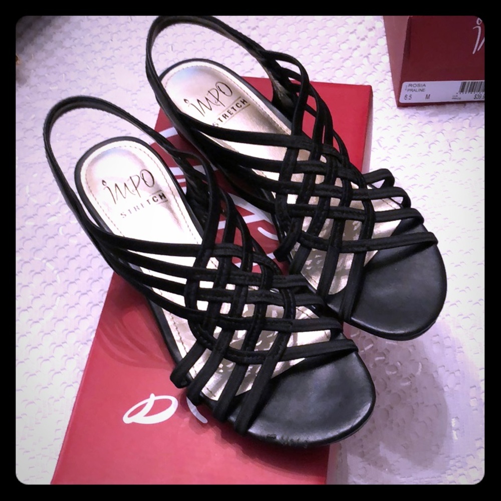 Black wedge sandals with stretch